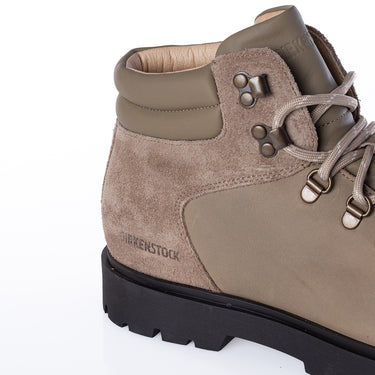 BIRKENSTOCK JACKSON 2.0 1030953 NABUCK TAUPE LEDER - Shoelosophy