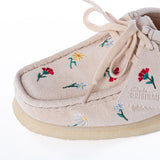 CLARKS ORIGINALS FEMME WALLABEE TAUPE BRODERIE - Shoelosophy