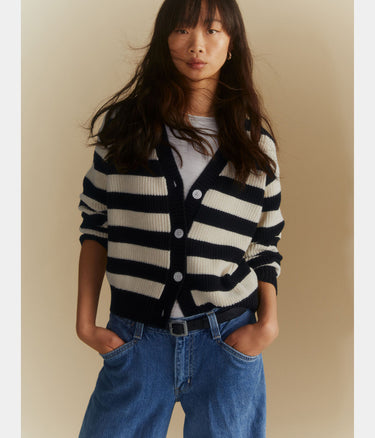 LEVI'S ウィメンズ スノーフレーク カーディガン A8728-0007 バタフライ ストライプ キャビア - Shoelosophy