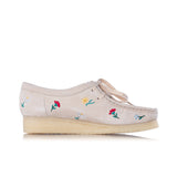 CLARKS ORIGINALS FEMME WALLABEE TAUPE BRODERIE - Shoelosophy