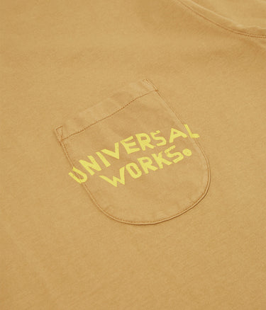 UNIVERSAL WORKS PRINT POCKET TEE BIO-JERSEY CUMIN - Shoelosophy
