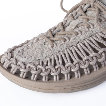 KEEN UNEEK 1032093 ABBEY STONE PLAZA TAUPE - Shoelosophy