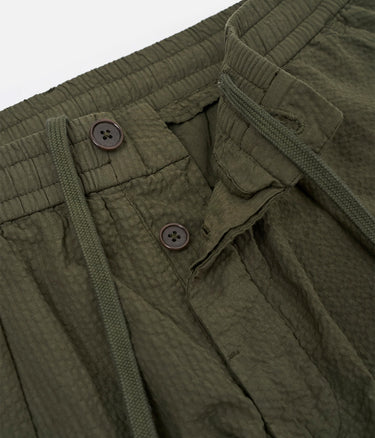 UNIVERSAL WORKS PLEATED TRACK PANT 34640 MERIDA SEERSUCKER OLIVE - Shoelosophy