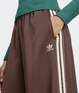 ADIDAS ORIGINALS SATIN TRAININGSHOSE MIT WEITEN BEINEN KD2541 AUBURN CREAM WHITE - Shoelosophy