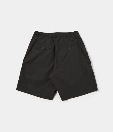 UNIVERSAL WORKS PLEATED TRACK SHORT 34152 RECYCLED POLY TECH SCHWARZ - Shoelosophy