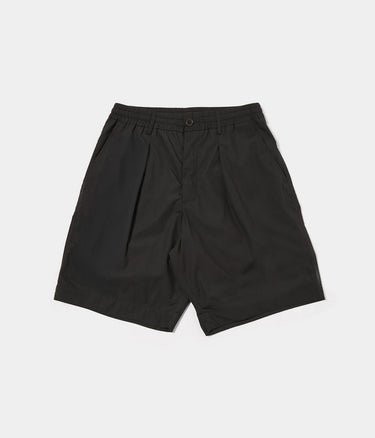 UNIVERSAL WORKS PLEATED TRACK SHORT 34152 RECYCLED POLY TECH SCHWARZ - Shoelosophy