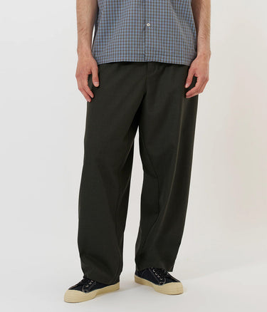 UNIVERSAL WORKS DUTCH PANT P34028 TROPISCHER ANZUG OLIVE MARL - Shoelosophy