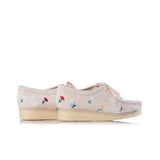 CLARKS ORIGINALS 여성 WALLABEE TAUPE 자수 - Shoelosophy