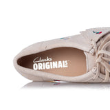 CLARKS ORIGINALS 여성 WALLABEE TAUPE 자수 - Shoelosophy